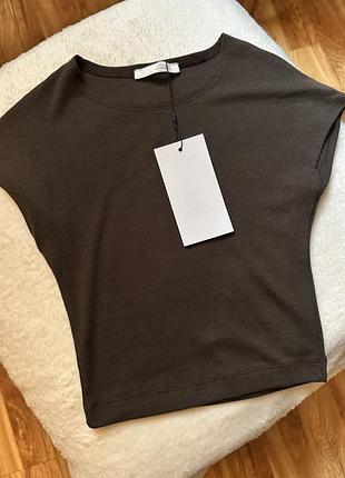 Нова коричнева футболка zara (шоколадний колір)
