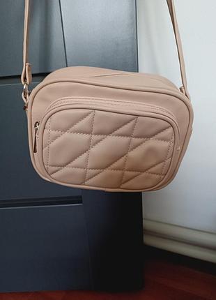Класнюча новенька сумочка primark  бежевого кольору.