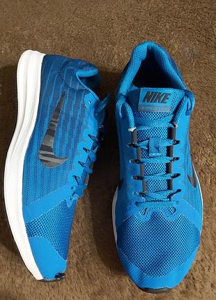 Є нюанс. 
кросівки nike оригінал. розмір по бірці 39. устілка по факту 24,5-25см.