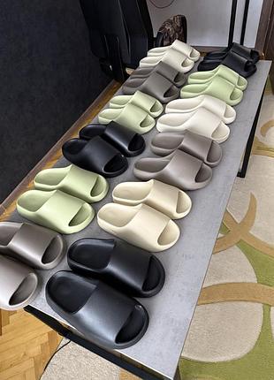 Шльопанці yeezy slide