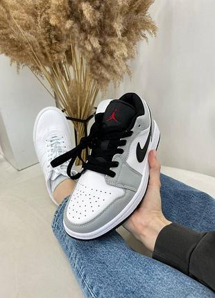 Женские кроссовки nike air jordan low бело-серые кожаные стильные удобные для женщин найк джордан 38