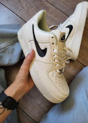 Жіночі кросівки nike air force 1 low білі стильні зручні шкіряні повсякденні найк