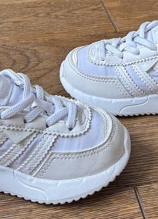 Adidas кросівки для малюків р.20 (12,5 см)