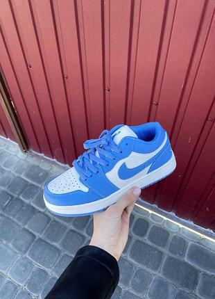 Біло-блакитні жіночі кросівки nike air jordan low шкіряні стильні зручні повсякденні для жінок найк джордан