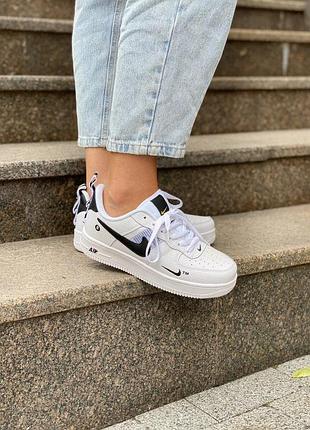 Жіночі кросівки nike air force 1'07 lv8 білі шкіряні для стильних образів найк