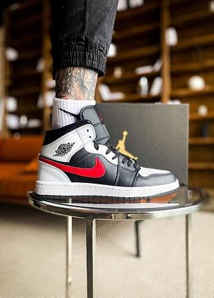 Мужские кроссовки nike air jordan 1 high черно-белые для мужчин найк кожаные стильные джорданы удобные 38