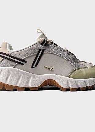 Nike air humara lx jacquemus жіночі кросівки бежеві повсякденні та стильні найк