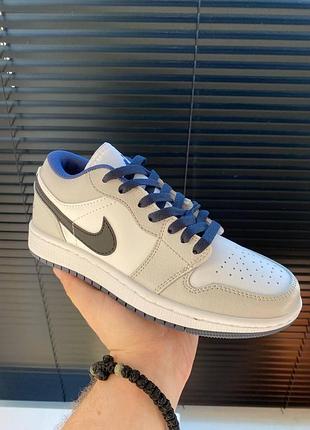 Женские стильные кроссовки nike air jordan low бело-серые кожаные удобные повседневные для женщин найк джордан