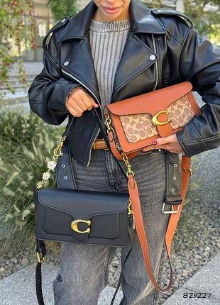 Сумка coach с брелком с натуральной кожи кэмел
