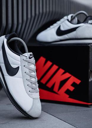 Мужские кроссовки nike cortez белые с черной подошвой найк 45