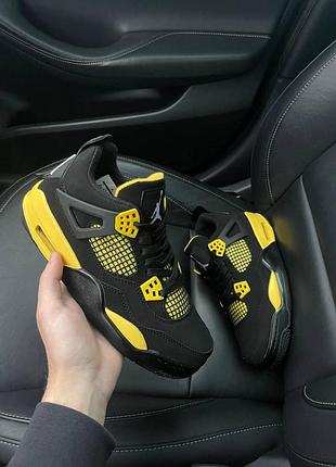 Жіночі кросівки nike air jordan retro 4 чорні з фірмовим стилем найк