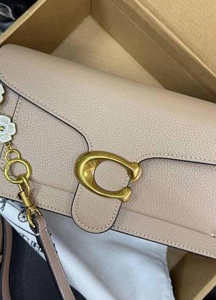 Сумка coach с брелком с натуральной кожи капучино