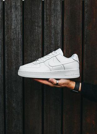 Кросівки nike air force 1 classic low білі шкіряні для жінок зручні стильні повсякденні найк