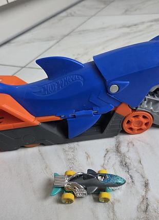 Автовоз hot wheels акула 2