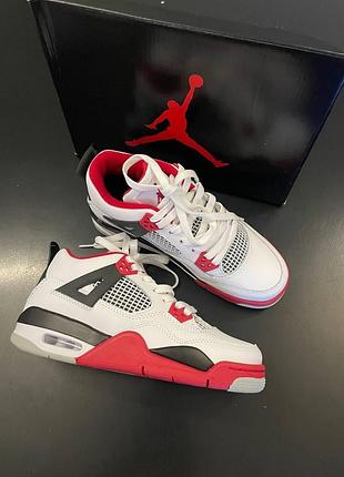 Жіночі кросівки nike air jordan retro 4 fire red, стильні та зручні кроси найк
