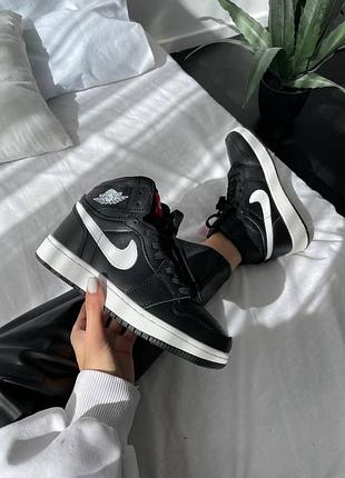 Женские кожаные кроссовки nike air jordan 1 high черные и белые, топовые и стильные найк 40