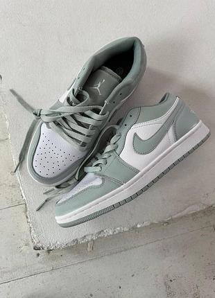 Женские кроссовки nike air jordan low бело-серые кожаные стильные удобные для женщин повседневные 38