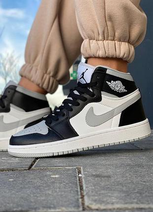 Женские кроссовки nike air jordan 1 high для женщин удобные кожаные черно-белые кроссы найк аир джордан