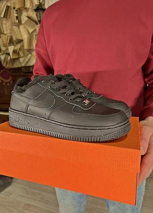 Зручні зимові кросівки для жінок nike air force 1 low, теплі жіночі кросівки найк
