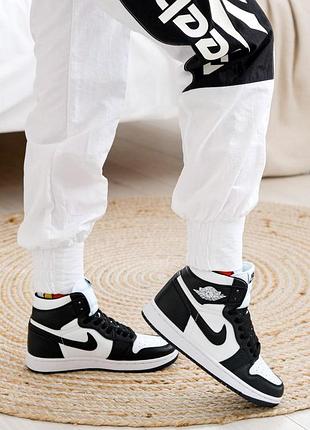 Женские кожаные кроссовки nike air jordan 1 high черно-белые, идеальны для города найк 38
