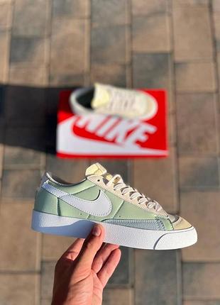 Світлі шкіряні кросівки nike blazer 77 low для жінок зручні найк блейзер