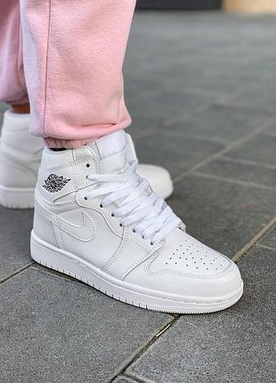 Женские белые кроссовки nike air jordan 1 high, для комфортных и стильных прогулок найк 40