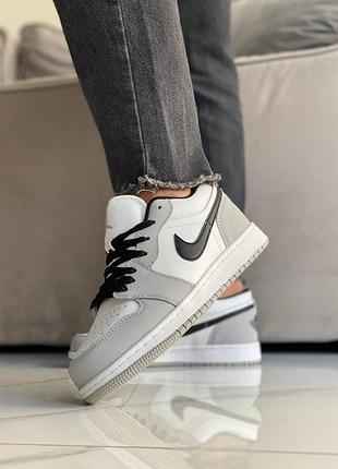Кроссовки nike air jordan low бело-серые для женщин кожаные стильные удобные повседневные найк 41