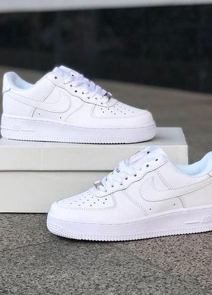 Жіночі кросівки nike air force 1 classic low шкіряні білі стильні для жінок зручні повсякденні найк