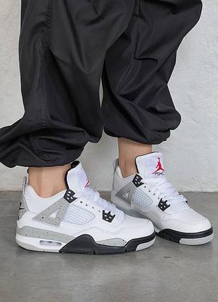 Жіночі кросівки nike air jordan retro 4 сірі шкіряні для жінок з оригінальним дизайном