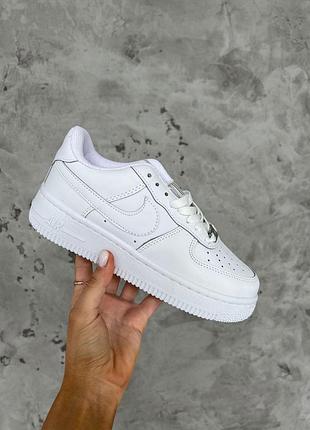 Кросівки nike air force 1 low для жінок білі шкіряні повсякденні стильні зручні найк