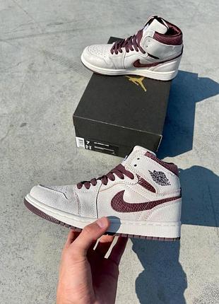 Женские кроссовки nike jordan 1 high белые, минималистичный стиль для уверенных в себе женщин найк джордан 38