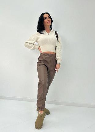 Штаны женские из экокожи на флисе 50/52, мокко
