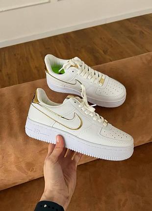 Женские кроссовки nike air force 1 low белые кожаные для женщин для повседневной носки 39