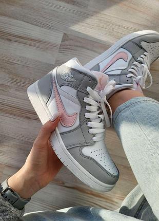 Женские кроссовки nike air jordan 1 high для женщин белые-серые кожаные удобные кроссы найк аир джордан 37