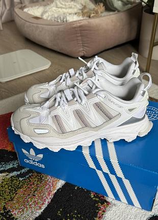 Adidas кросівки адідас gy9410 hyperturf cloud white/grey one/silver metallic, колір білий/бежевий