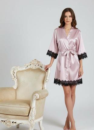 Женский атласный халат с кружевом