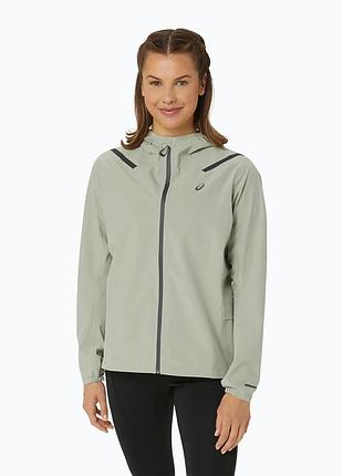Urbanshop com ua женская беговая куртка asics accelerate waterproof 2.0 оливково-серая размеры запиту