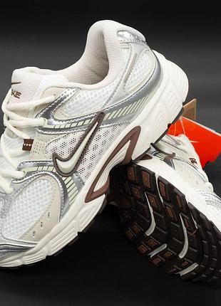 Белые женские кроссовки nike v5 rnr 38. размеры в наличии: 36, 38, 39, 40, 41.