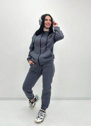 Женский спортивный костюм на флисе c нашивками 54/56, графит