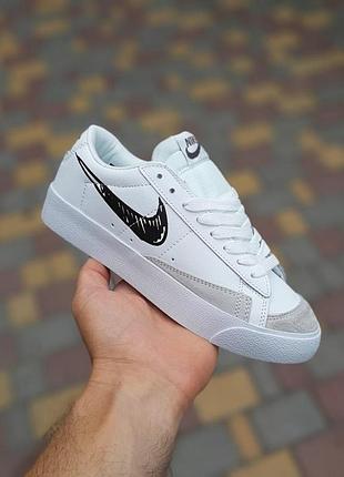 Чоловічі літні кросівки nike blazer low низькі білі з чорною комою весняні кросівки найк блезер для хлопця 44