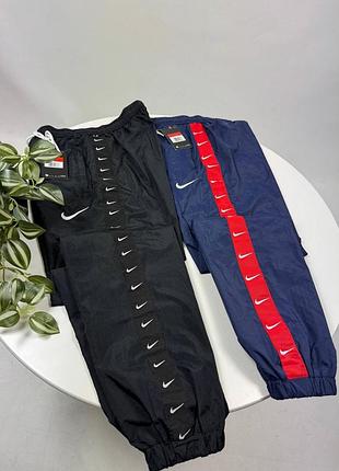Мужские нейлоновые брюки nike на лампасах - спортивные штаны найк плащевка черные и синие синій, m