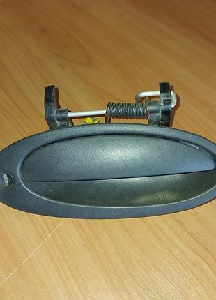 Ручка дверей зовнішня передня права renault laguna i (7700821374)