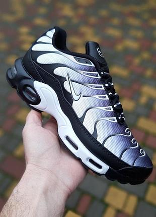 Чоловічі чорні кросівки nike air max plus sneakers tn білі з чорним кросівки найк аір макс тн новинка 43(27,5см)