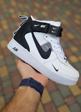 Теплі зимові шкіряні кросівки на хутрі nike air force білі з чорним високі жіночі зимові кросівки найк 40