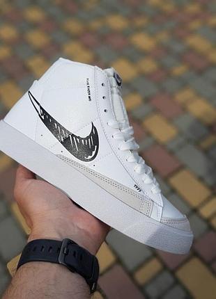 Женские летние кроссовки nike blazer mid 77 белые с чёрным высокие модные кеды найк блезер 37