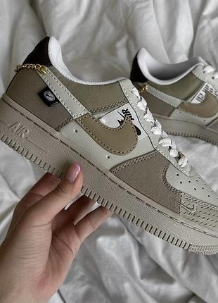 Кросівки nike air force new beige брендовий стиль з ціною на 40% нижче. дефекти на фото.41й.