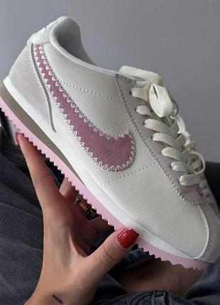 Кроссовки nike cortez брендовий стиль c ценой на 40% ниже. дефекты на фото.37й.