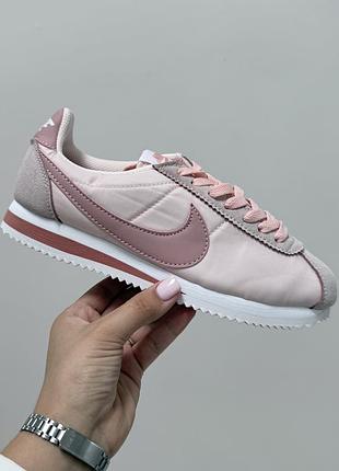Кроссовки nike cortez брендовий стиль c ценой на 40% ниже. дефекты на фото.36й.