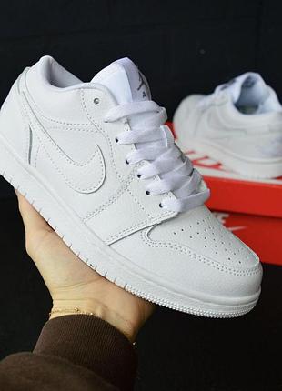 Кроссовки женские nike air jordan 1 low белые кожаные найк эйр джордан 1 лоу на весну, лето, осень