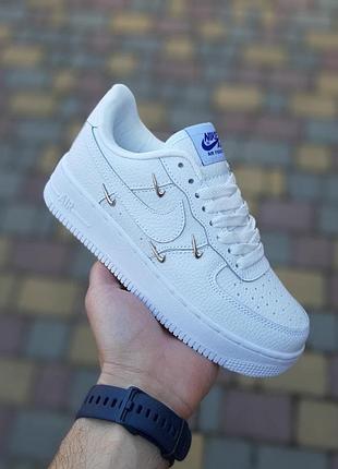 Женские летние кожаные низкие кроссовки nike air force 1 lx белые весение кросовки найк аир форс 41